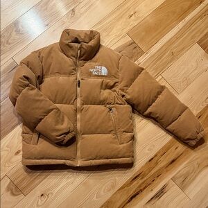 Unisex The North Face Nupste Jacket in Almond Butter Size 12 Adolescent/Teen